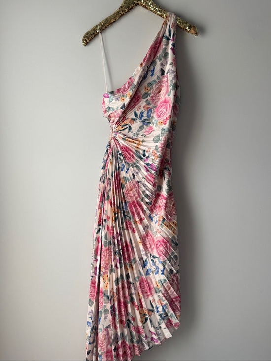 Vici Dresses & Skirts - Vici One-Shoulder Floral Pleated dress with side cut out